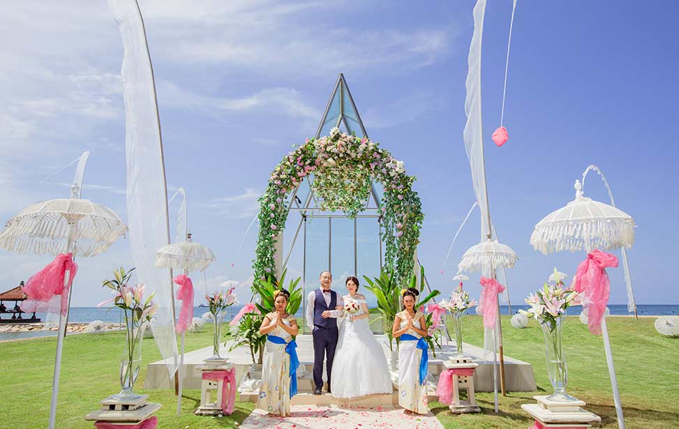 巴厘岛美乐滋教堂婚礼