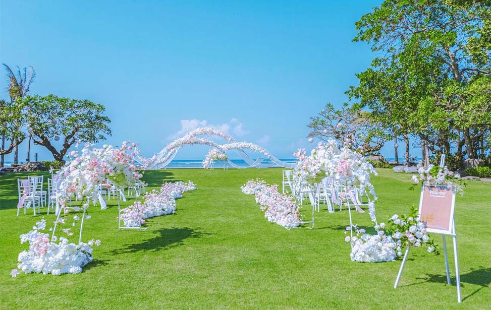巴厘岛海景草坪个婚礼(巴加万) 巴厘岛巴加万草坪海景婚礼 BHAGAWAN